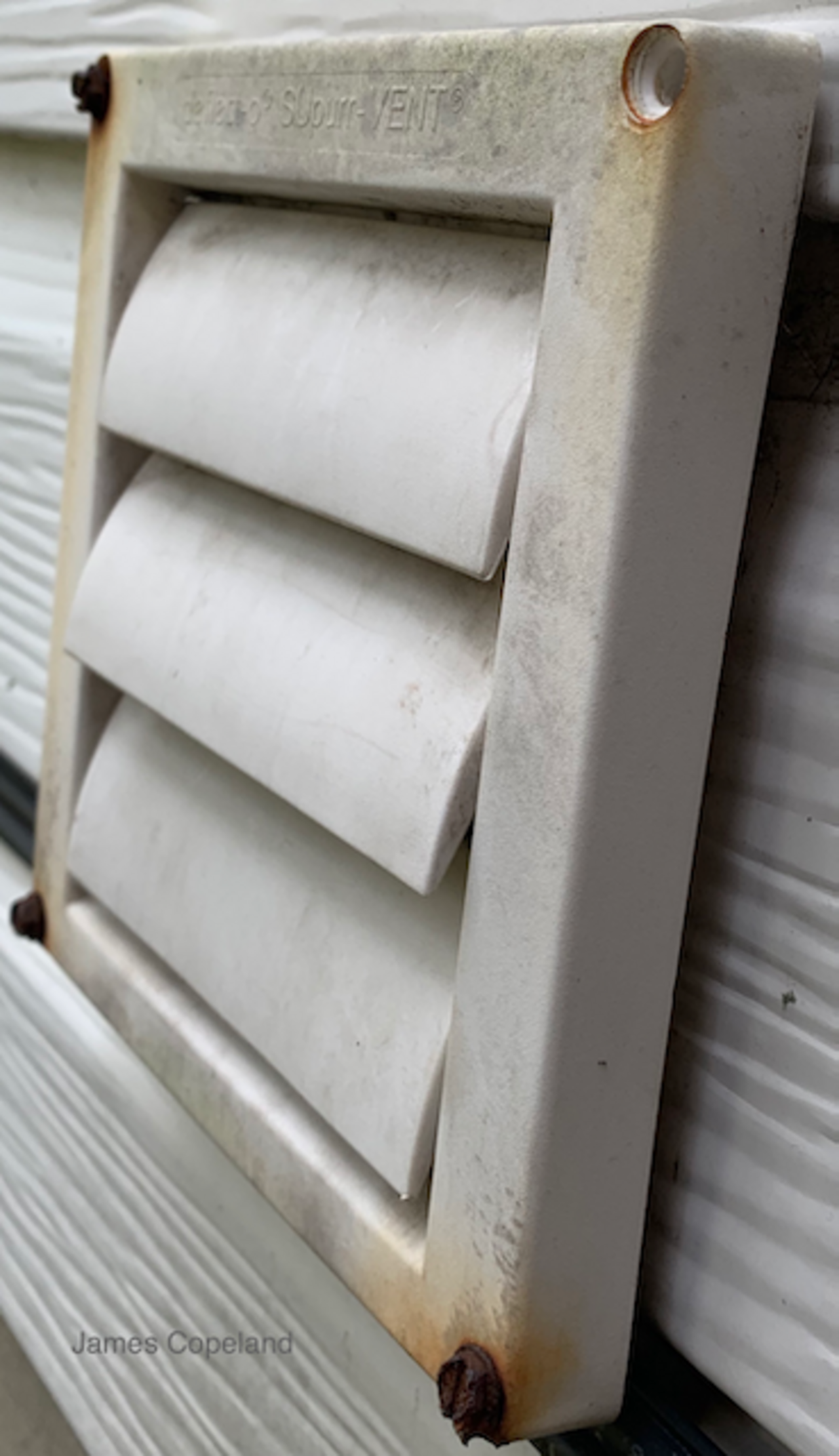 Exterior dryer vent flap opening during airflow check
